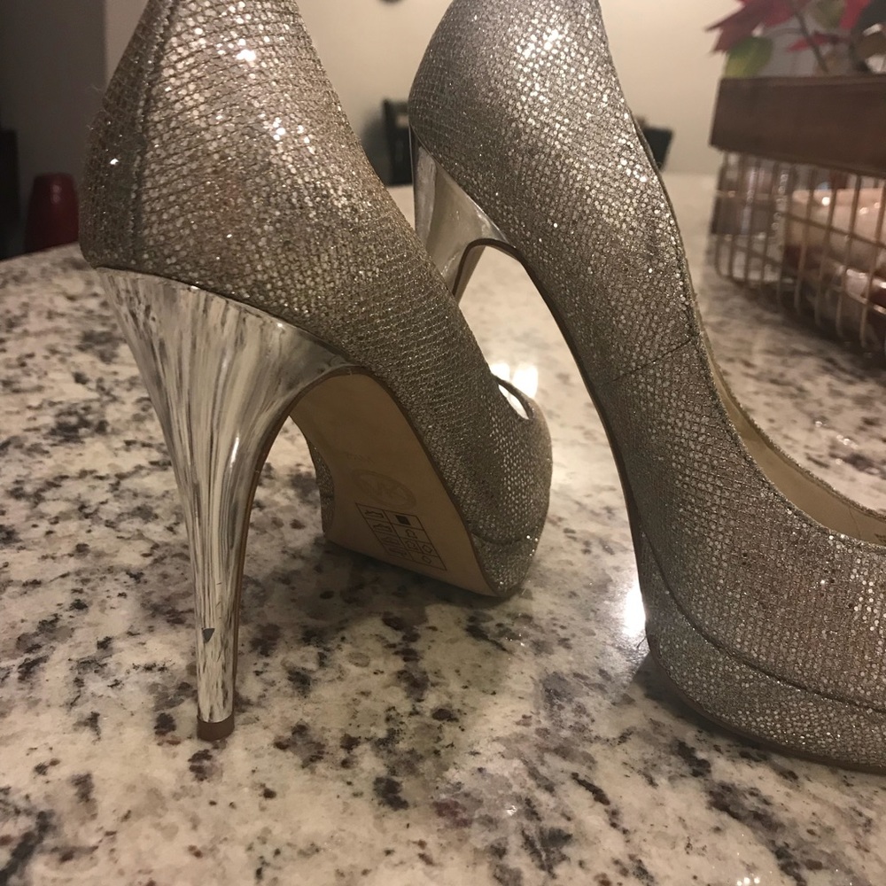 Michael Kors York Silver Platform Glitter Pump - Picture 6 of 7